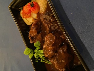 牛ホホ肉の赤ワイン煮のイメージ