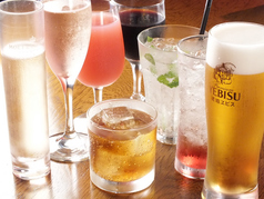 好きな料理で飲み放題が1580円で出来る〈平日女子グループなら1800円が→1580円〉で飲み放題のイメージ