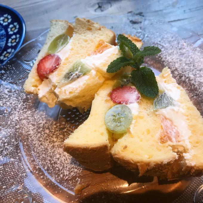 しっとりシフォンケーキの贅沢フルーツサンド Cafe Refresh カフェリフレッシュ 静岡市駿河区 グルメ Womo