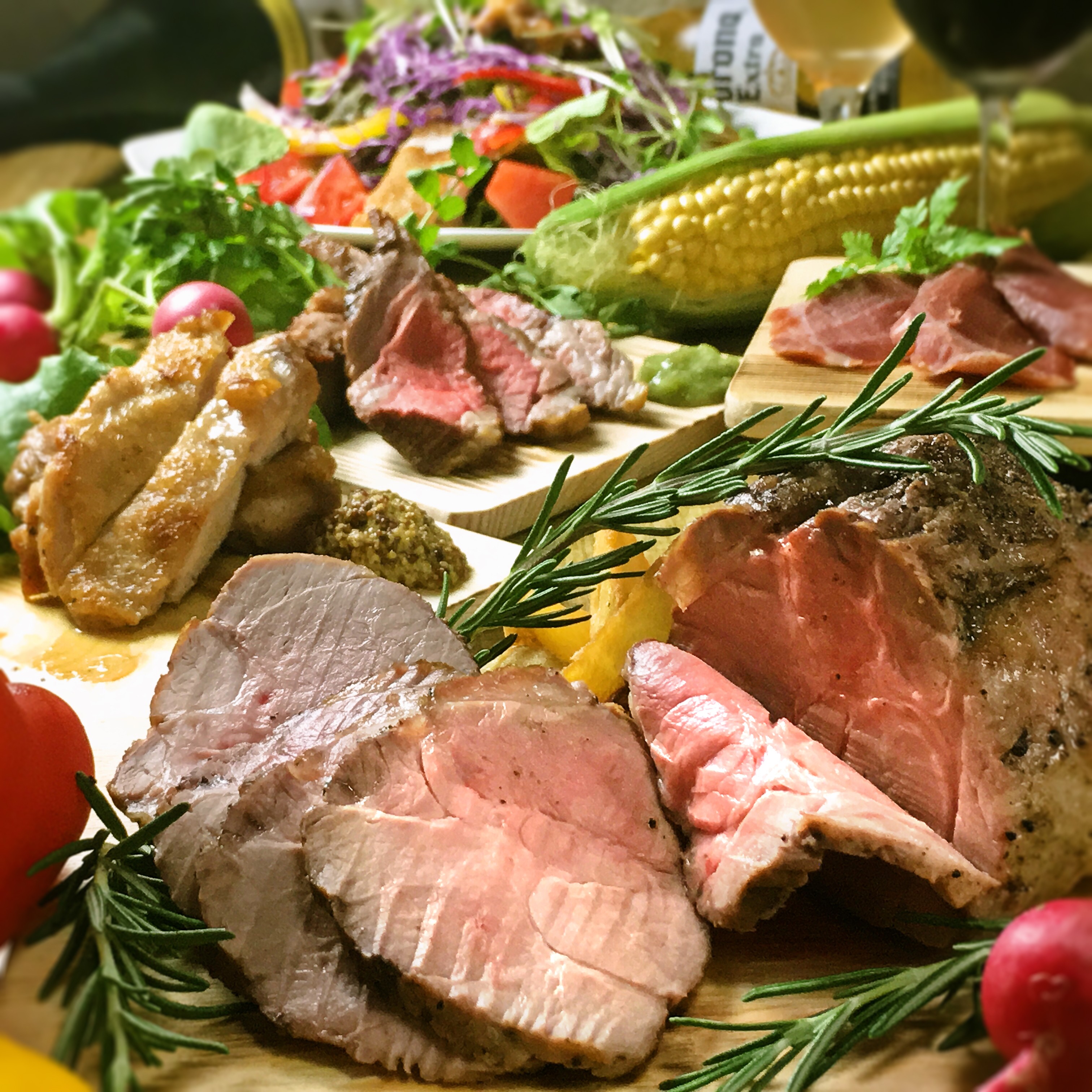 刺身盛合せ付☆【牛豚鶏を食べつくそう】肉づくしコース 料理10品(飲放題付は+1000円~)のイメージ